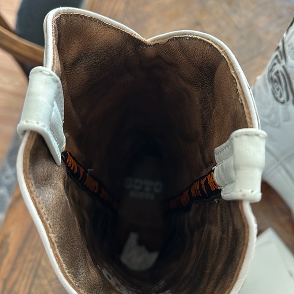 White cowgirl boots with rose inlay - Picture 5 of 5